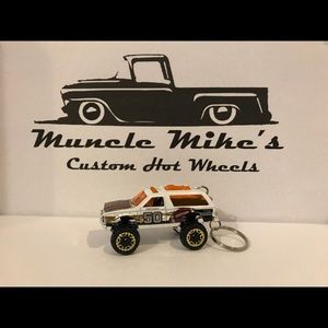 Hot Wheels Chevy Blazer 4x4 keychain custom made